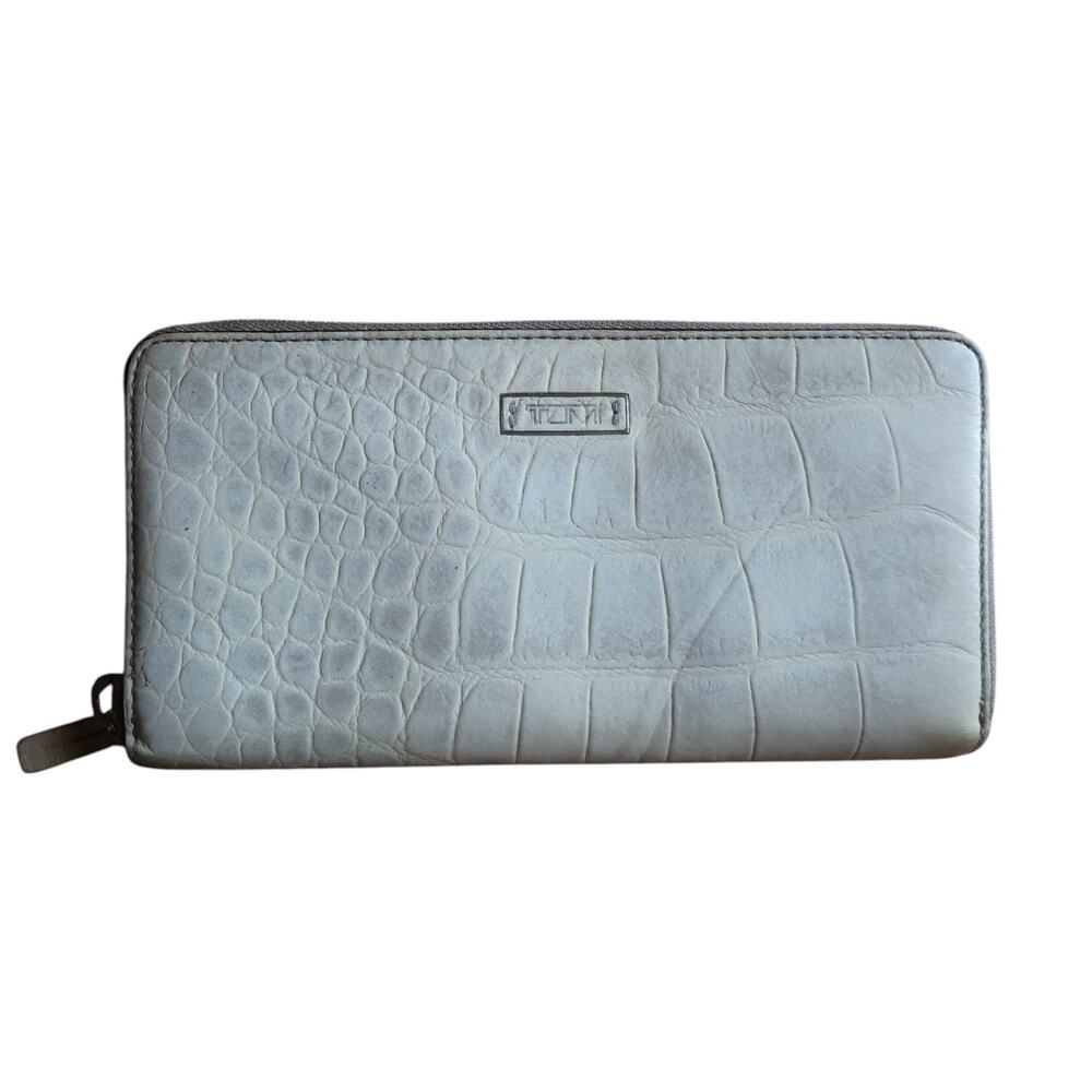 TUMI Summer Wallet white Embossed Leather Zip-Around 12 Credit Card Slots GUC